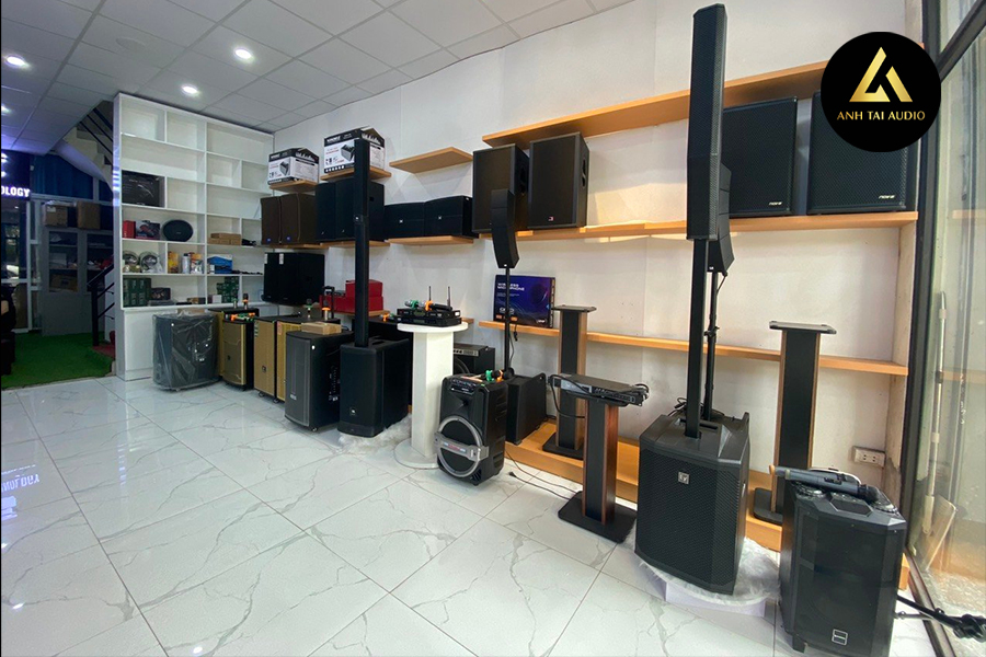 Showroom trưng bày thiết bị âm thanh 