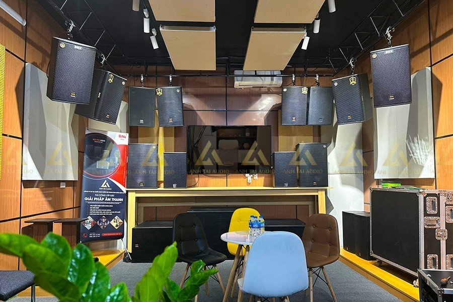 Phòng demo Anh Tài Audio thiết kế theo chuẩn để test dàn âm thanh karaoke hiệu quả cho khách hàng